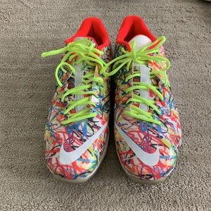 Mens Nike CJ3 trainers. Very good condition.  Worn a few times.  SIze US 12